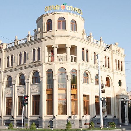 Golden Apricot Panzió Gjoumri Kültér fotó