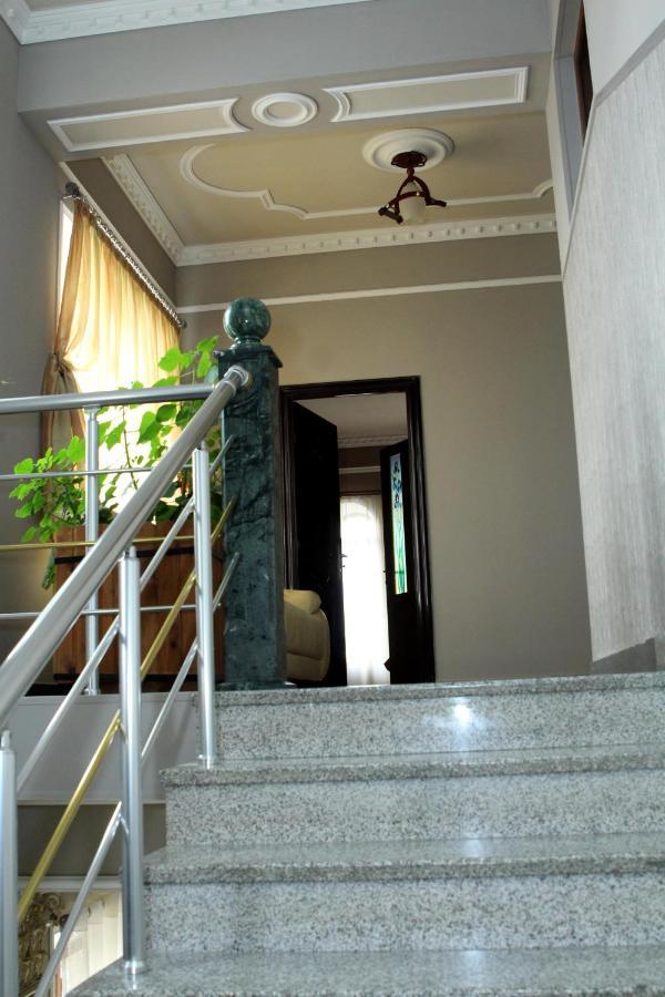Golden Apricot Panzió Gjoumri Kültér fotó