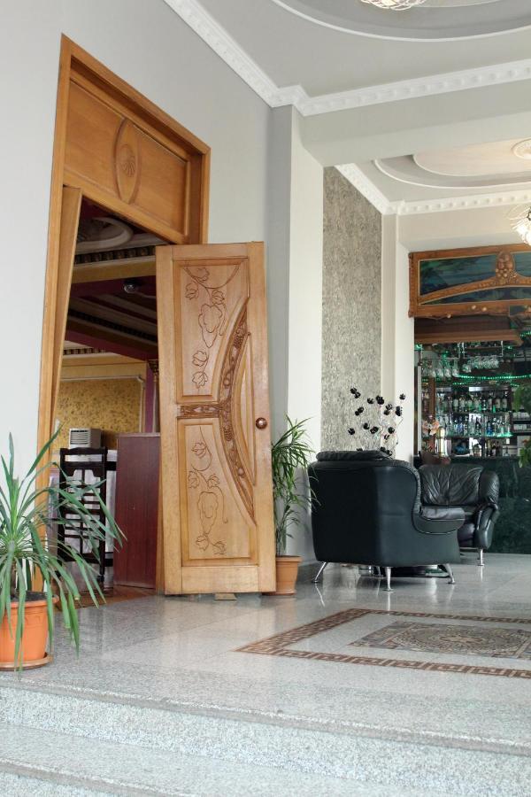 Golden Apricot Panzió Gjoumri Kültér fotó