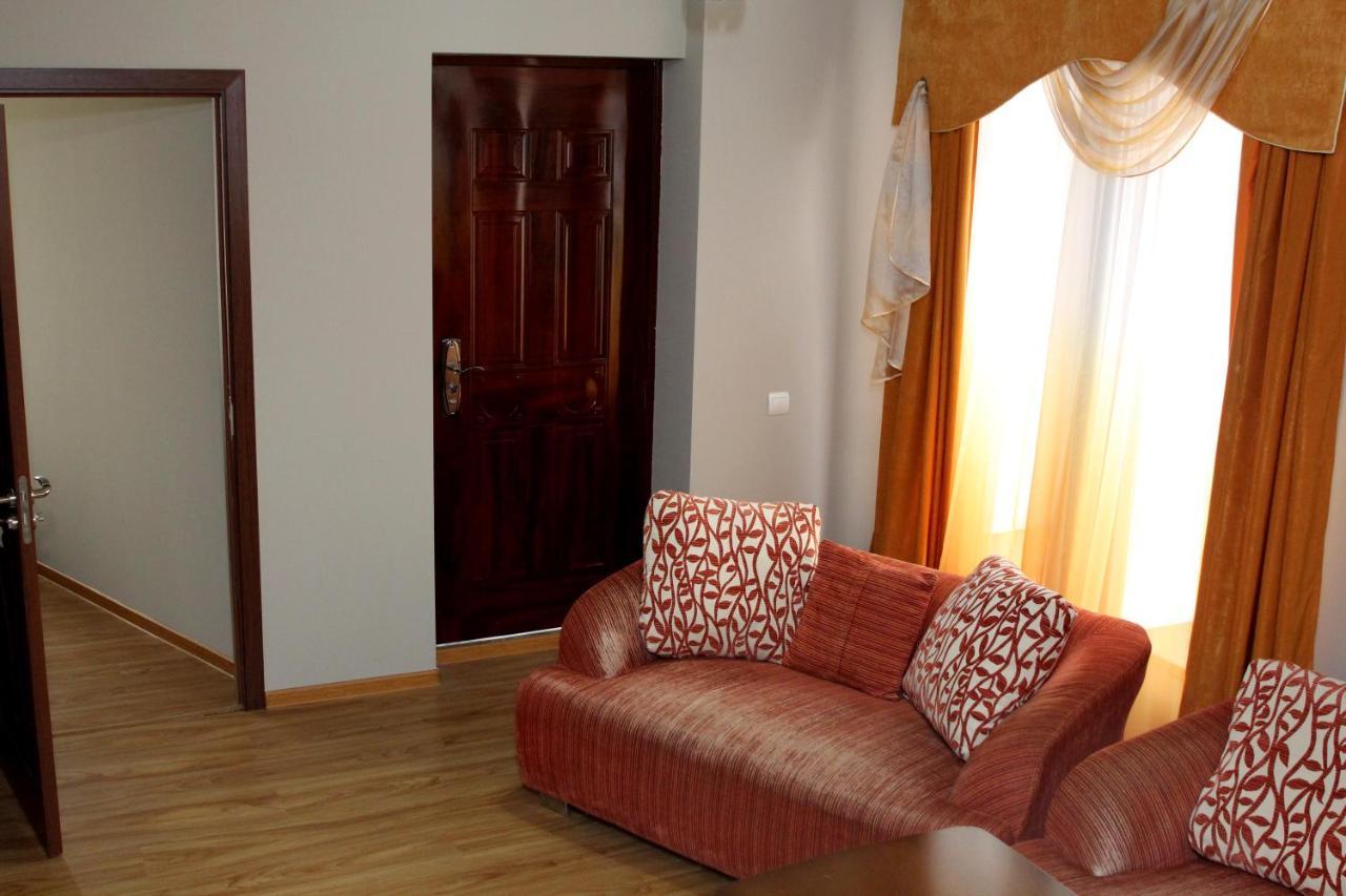 Golden Apricot Panzió Gjoumri Kültér fotó